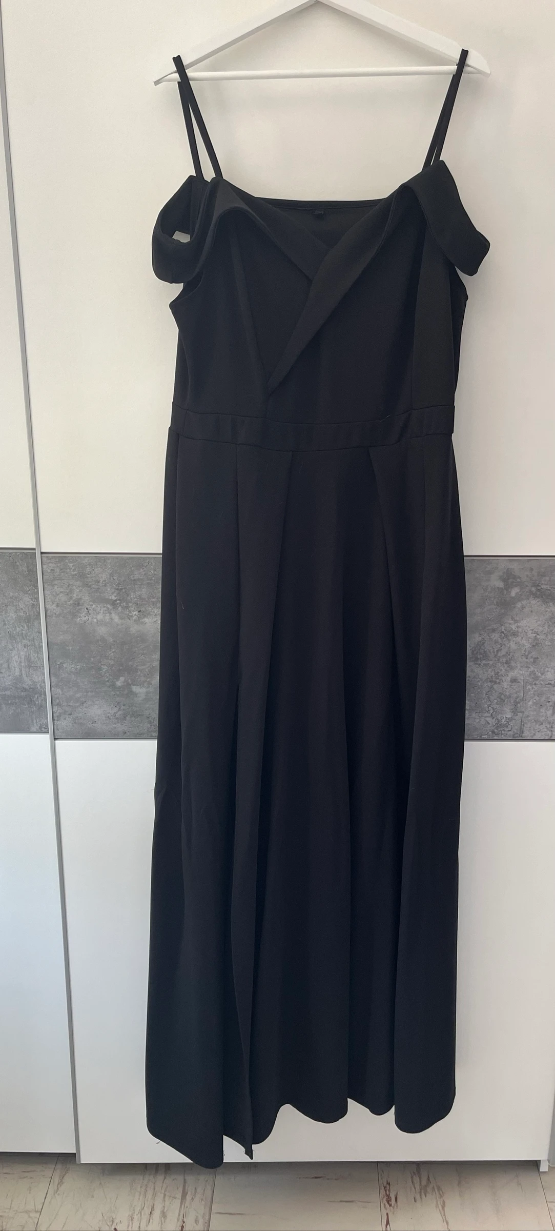 Robe élégante noire à bretelle spaghettis et fente ouverte jambe droite - Curve/grande taille - XXL - Elenzga